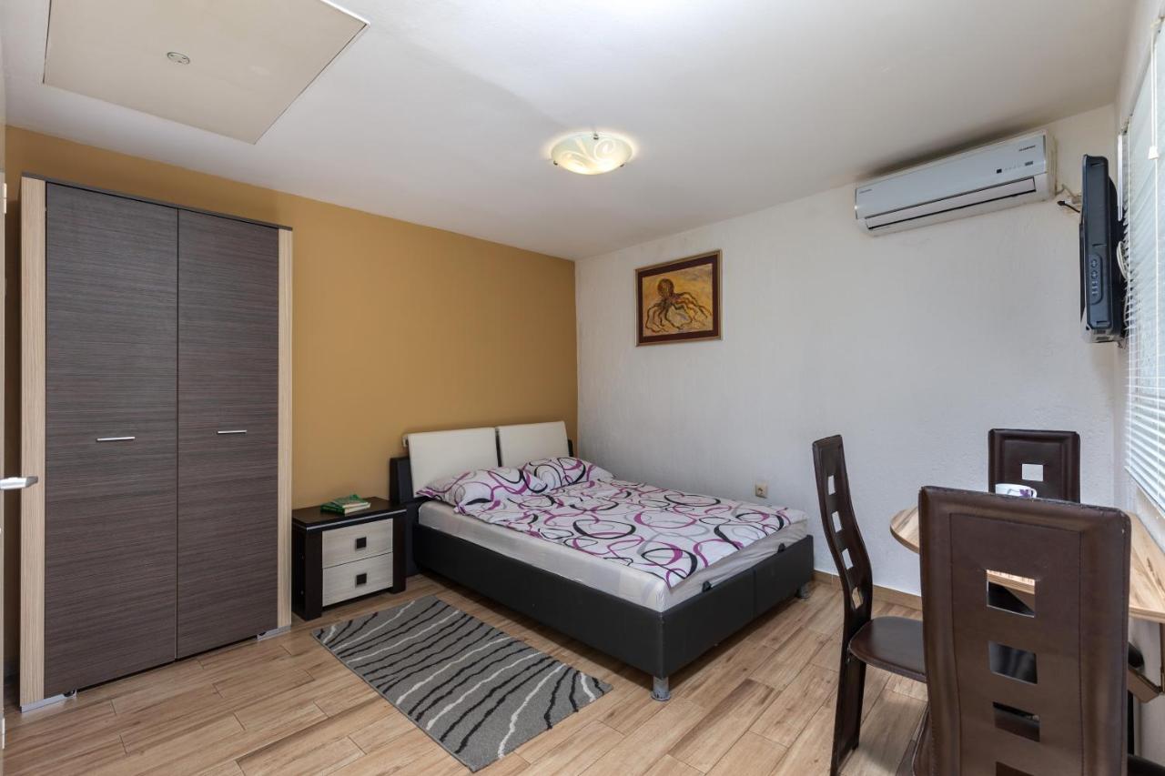 Charming Studio With Hot Tube, Terrace, Barbecue And Garden Kraljevica Esterno foto