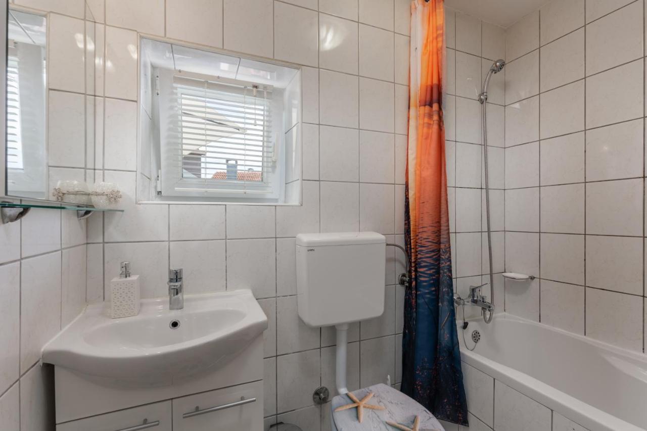 Charming Studio With Hot Tube, Terrace, Barbecue And Garden Kraljevica Esterno foto