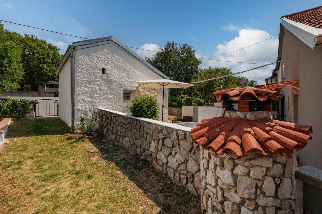 Charming Studio With Hot Tube, Terrace, Barbecue And Garden Kraljevica Esterno foto