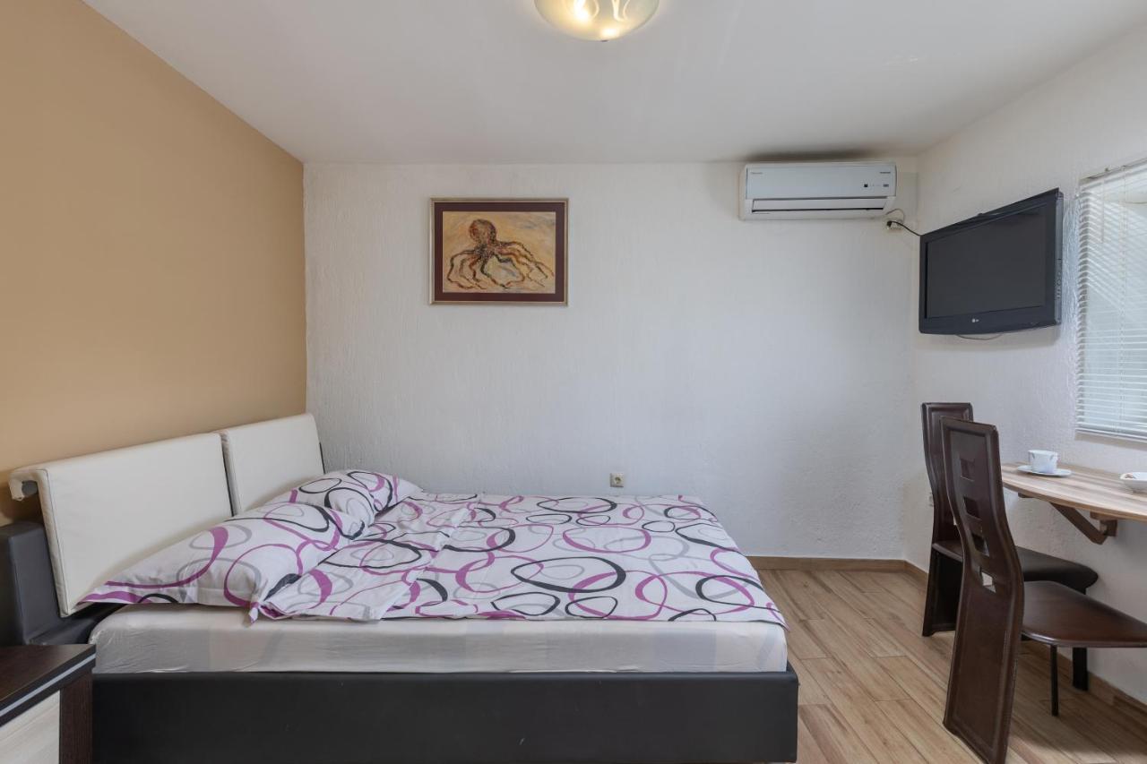 Charming Studio With Hot Tube, Terrace, Barbecue And Garden Kraljevica Esterno foto